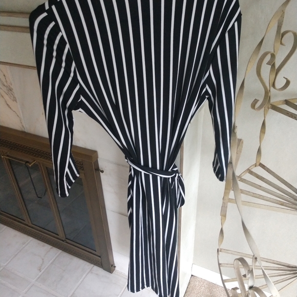 Black and white pinstriped dress, faux wrap - Picture 6 of 6